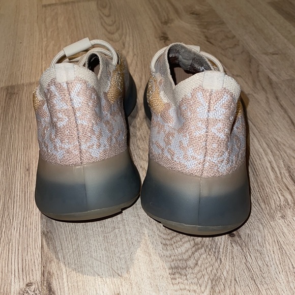 YEEZY BOOST 380 - Picture 3 of 8